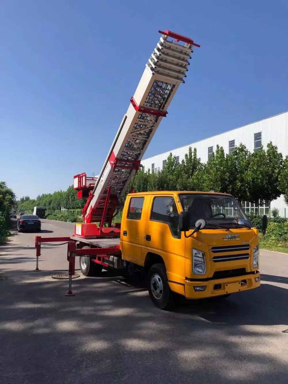 泗洪县附近的云梯车出租服务：轻松解决高空作业需求