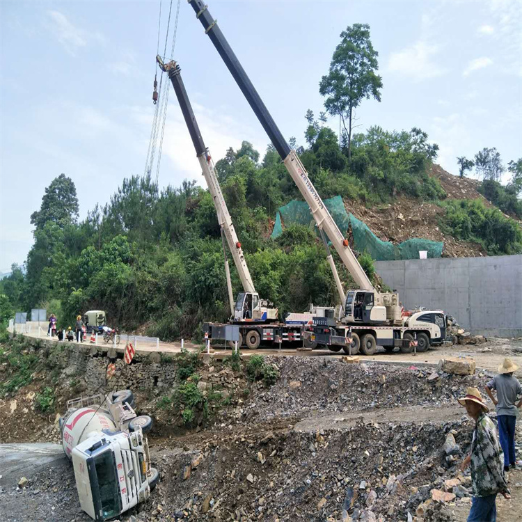 泗洪县汽车掉沟里叫吊车救援要多少钱